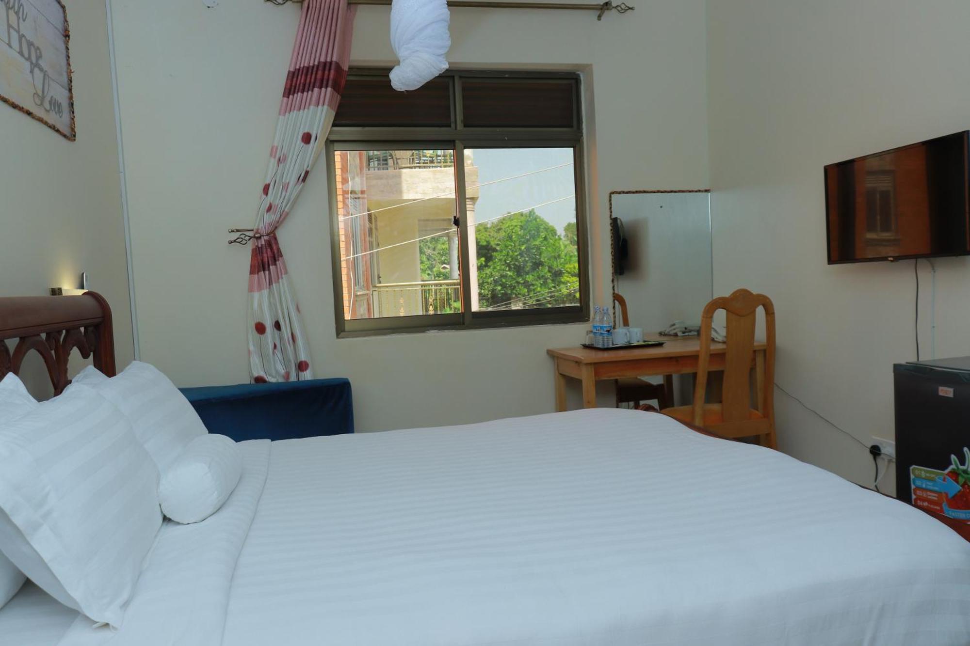 Mowicribs Hotel And Spa Entebbe Bagian luar foto