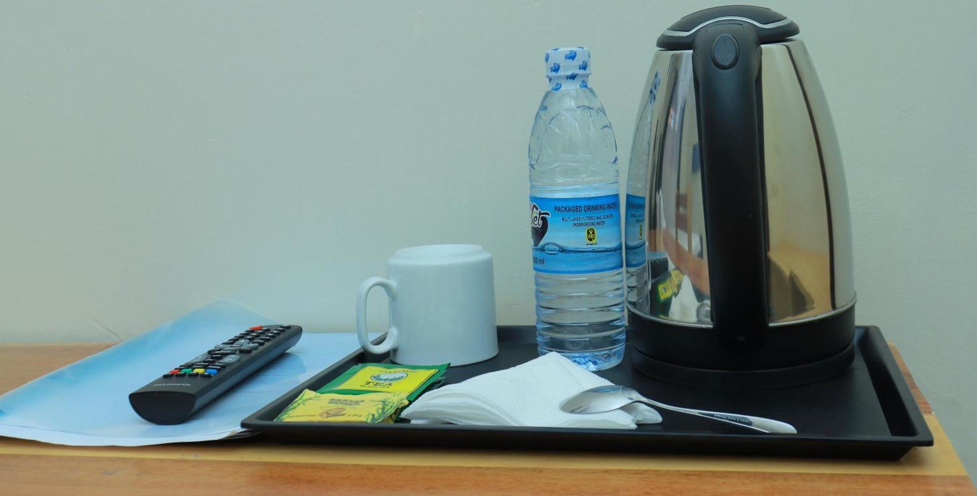 Mowicribs Hotel And Spa Entebbe Bagian luar foto