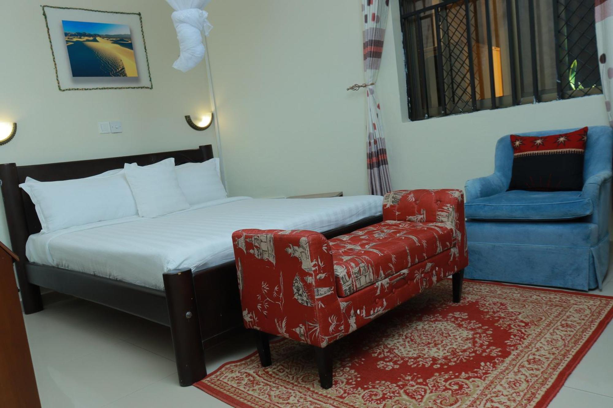 Mowicribs Hotel And Spa Entebbe Bagian luar foto