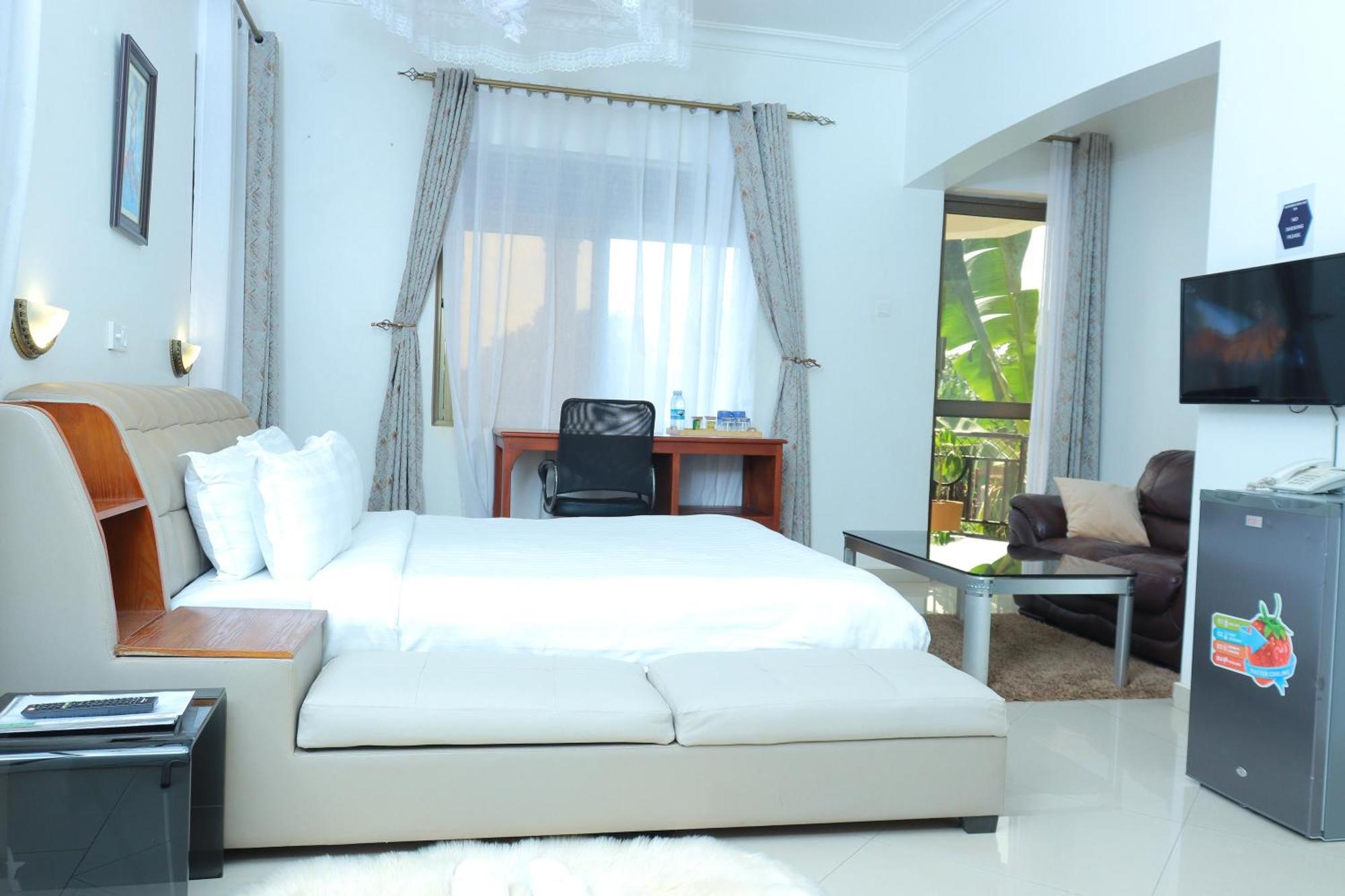 Mowicribs Hotel And Spa Entebbe Bagian luar foto