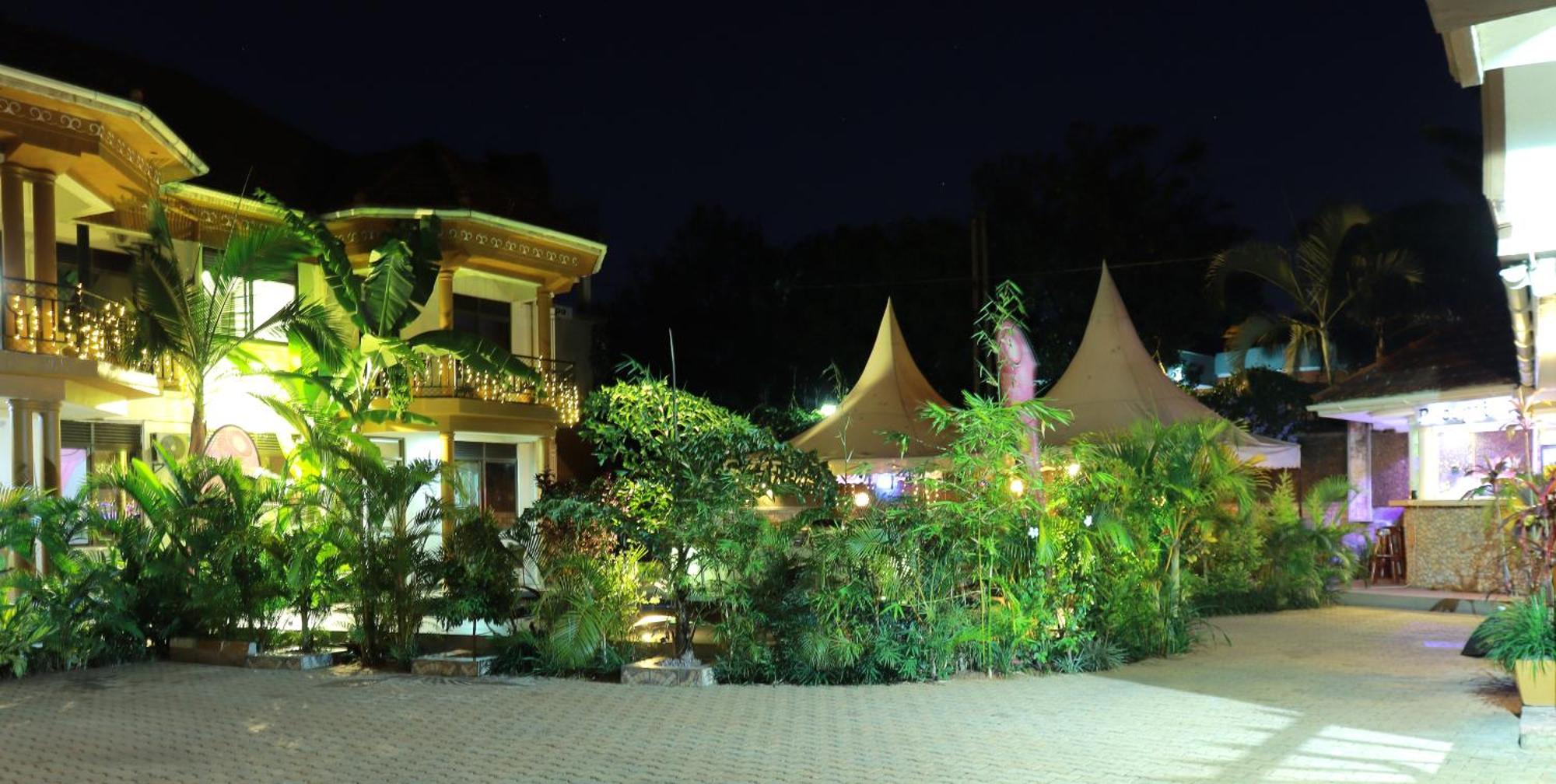 Mowicribs Hotel And Spa Entebbe Bagian luar foto