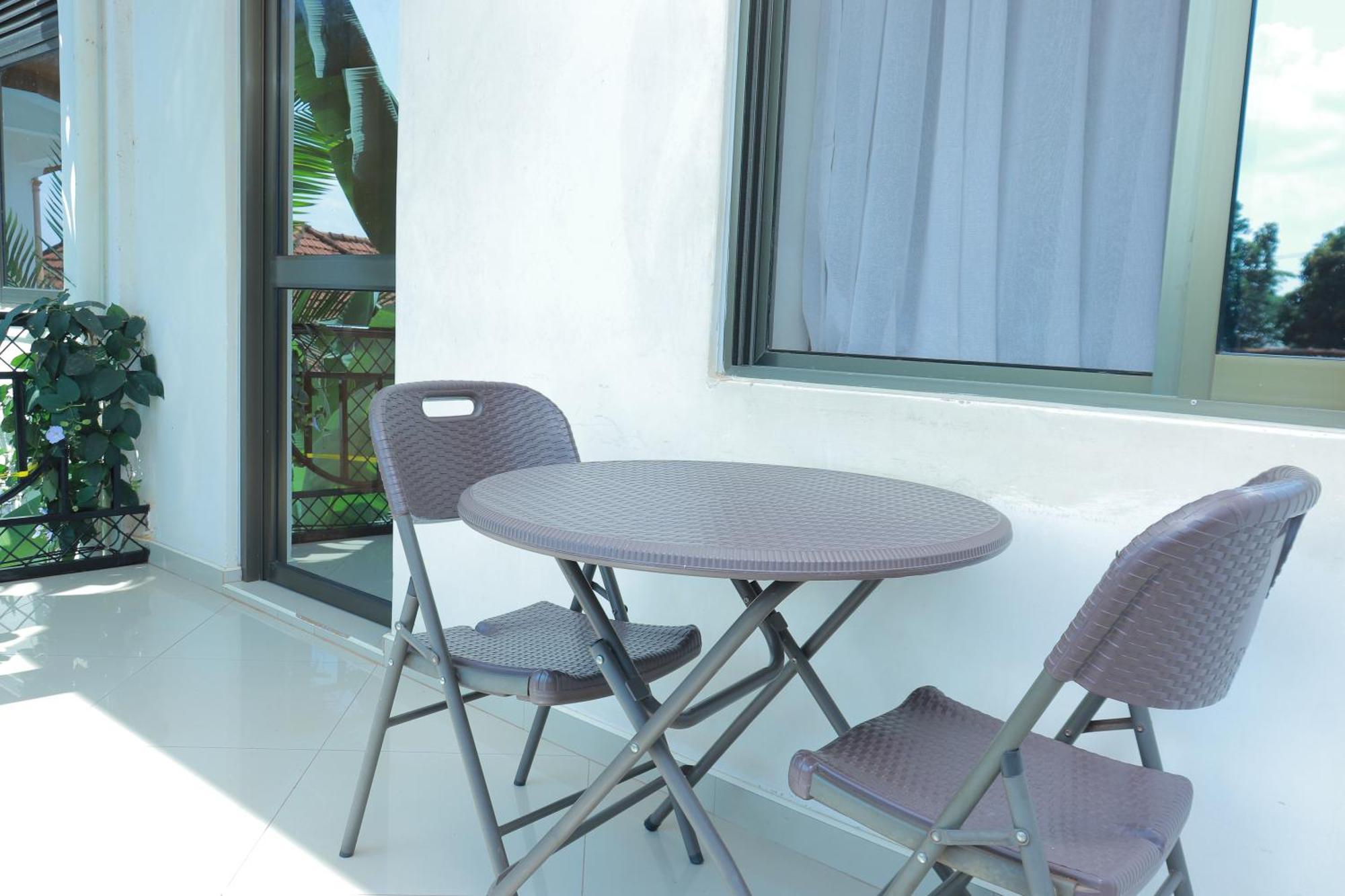 Mowicribs Hotel And Spa Entebbe Bagian luar foto
