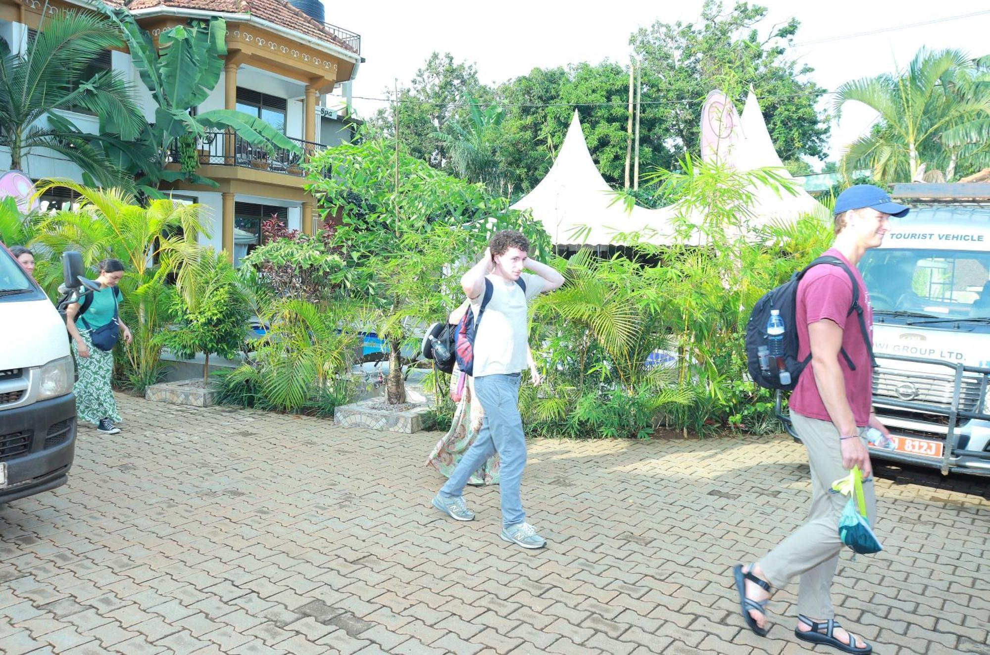Mowicribs Hotel And Spa Entebbe Bagian luar foto