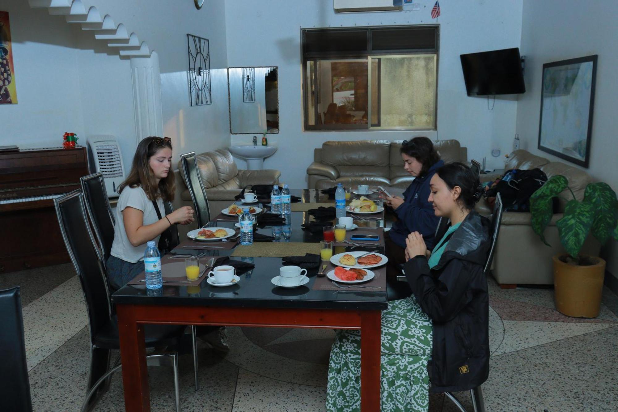Mowicribs Hotel And Spa Entebbe Bagian luar foto