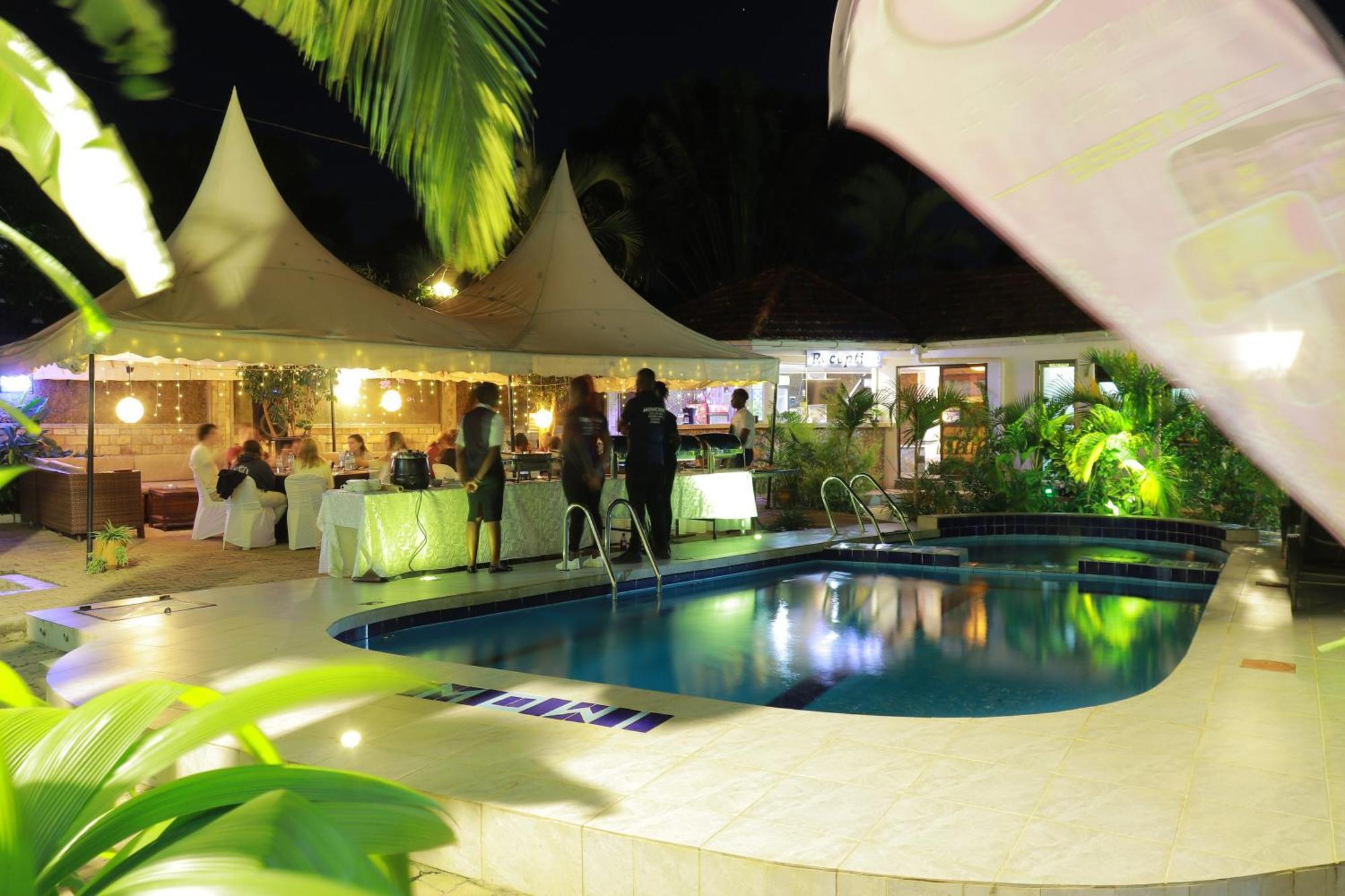 Mowicribs Hotel And Spa Entebbe Bagian luar foto