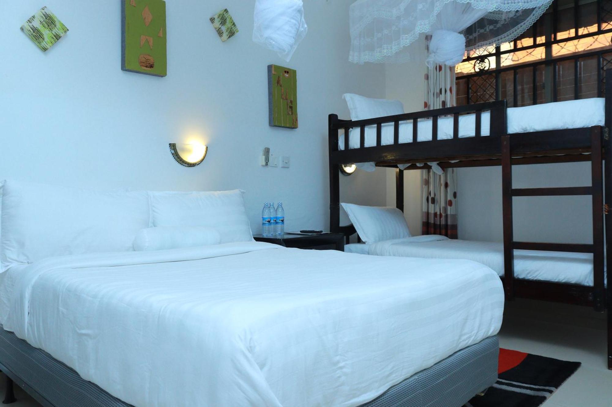 Mowicribs Hotel And Spa Entebbe Bagian luar foto