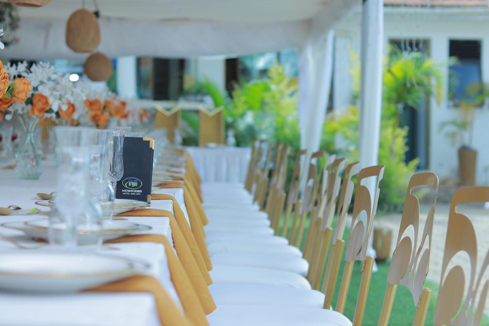 Mowicribs Hotel And Spa Entebbe Bagian luar foto