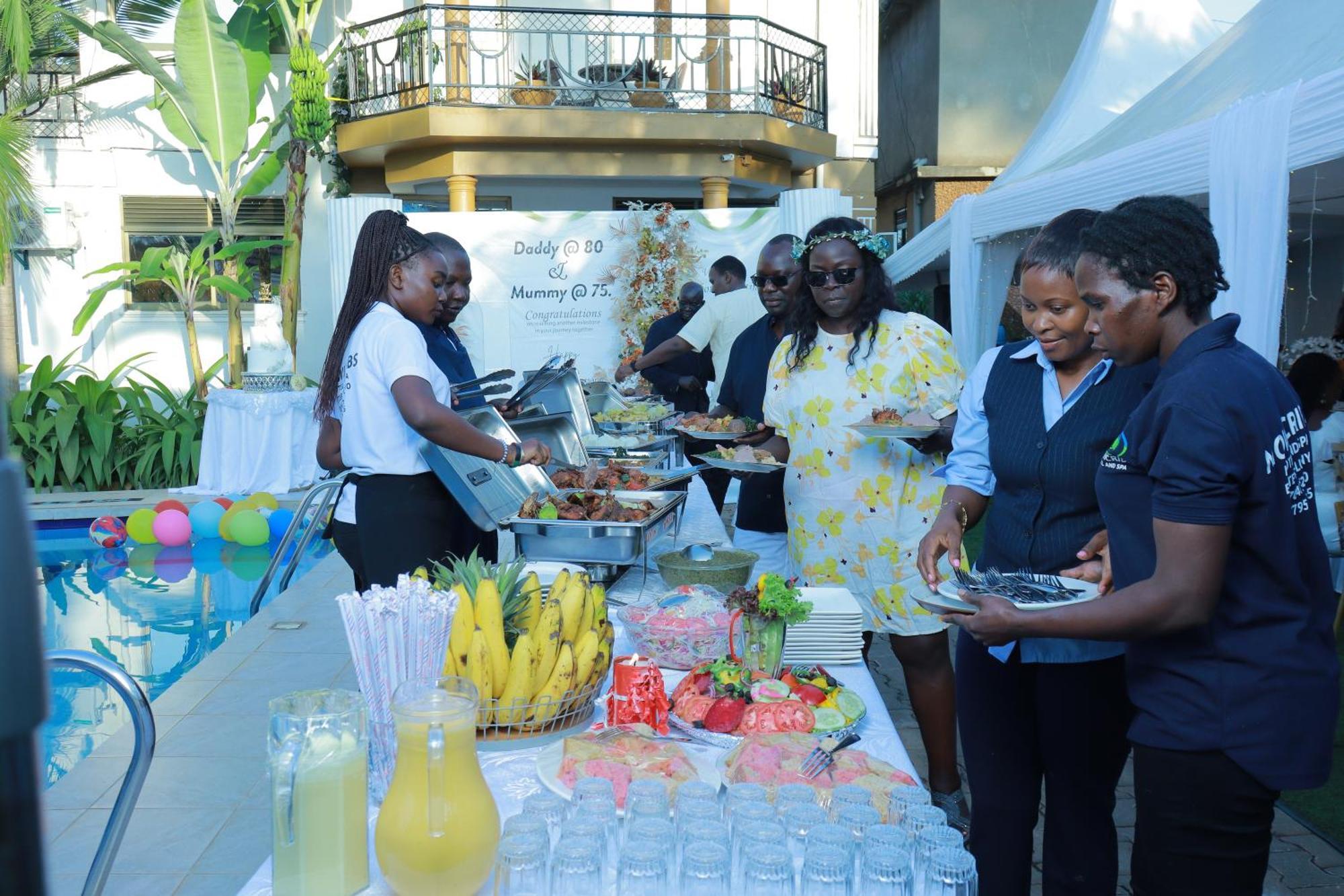 Mowicribs Hotel And Spa Entebbe Bagian luar foto