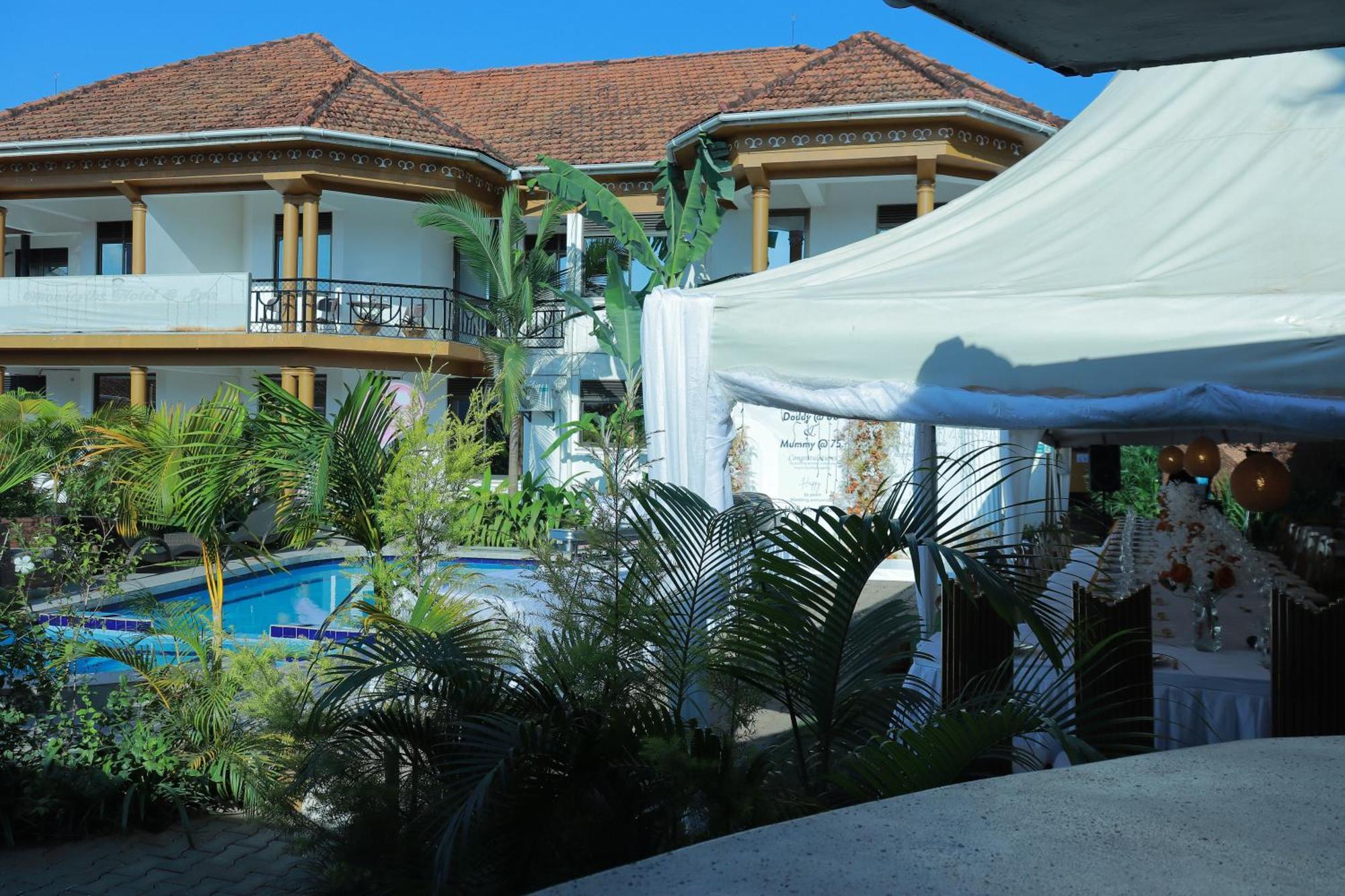 Mowicribs Hotel And Spa Entebbe Bagian luar foto