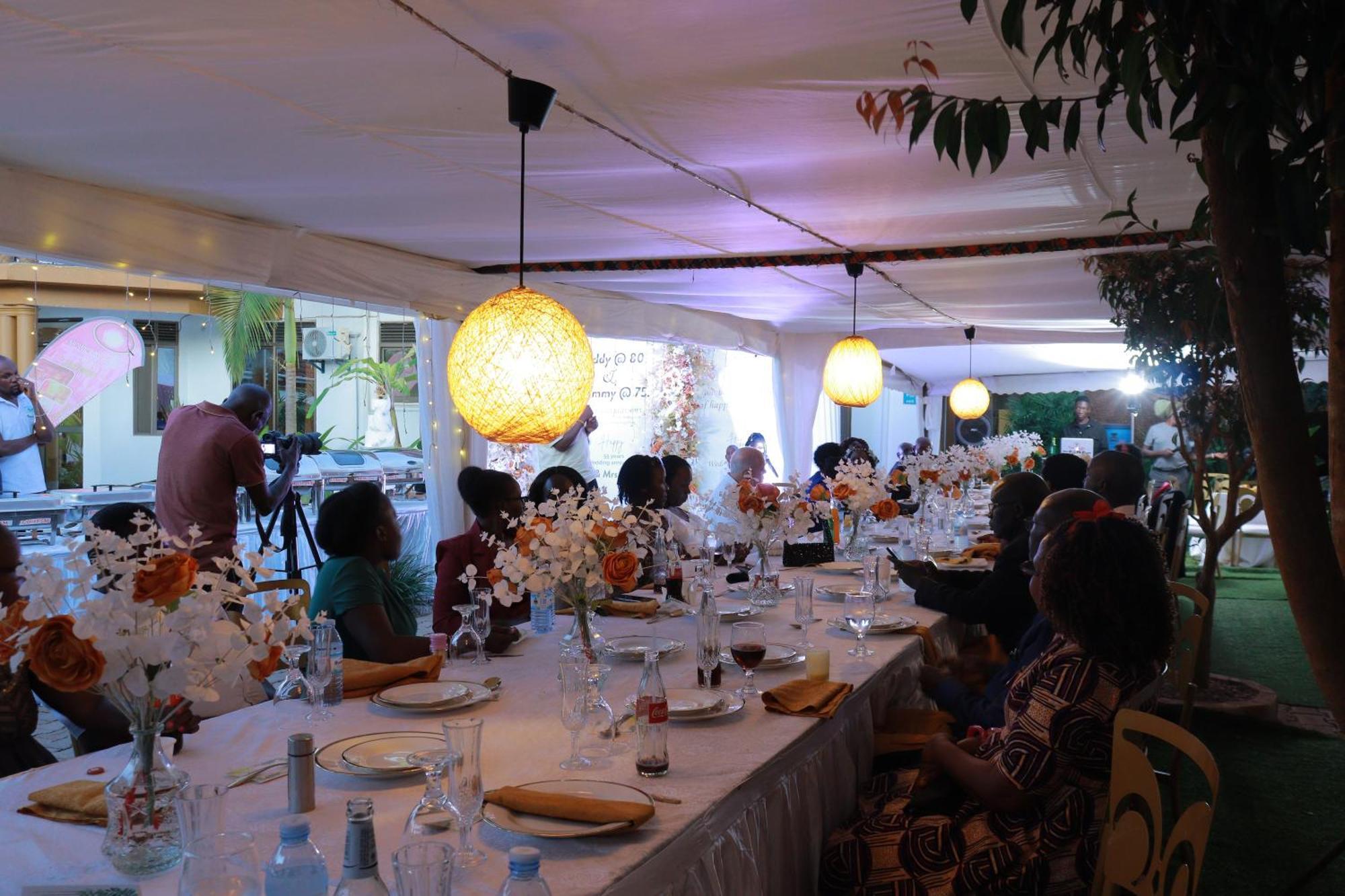 Mowicribs Hotel And Spa Entebbe Bagian luar foto