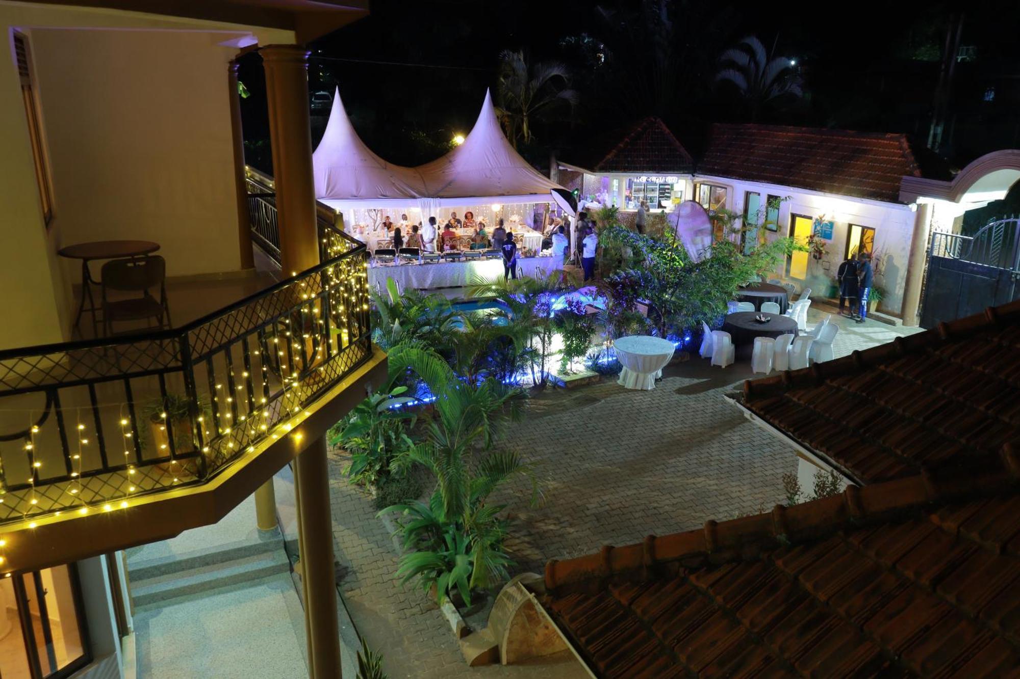 Mowicribs Hotel And Spa Entebbe Bagian luar foto
