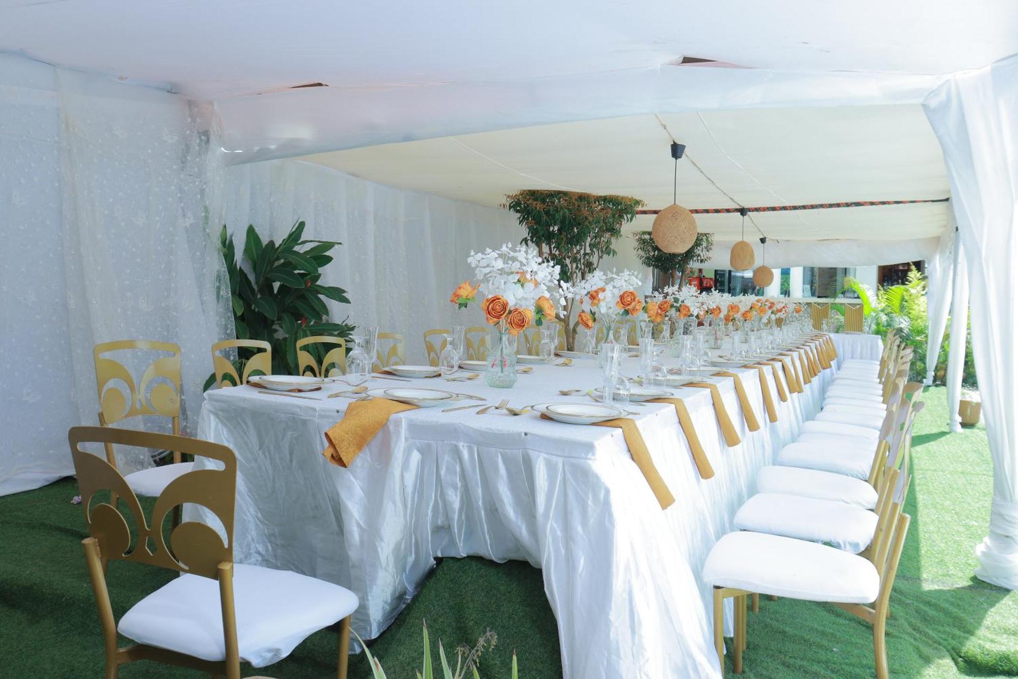 Mowicribs Hotel And Spa Entebbe Bagian luar foto