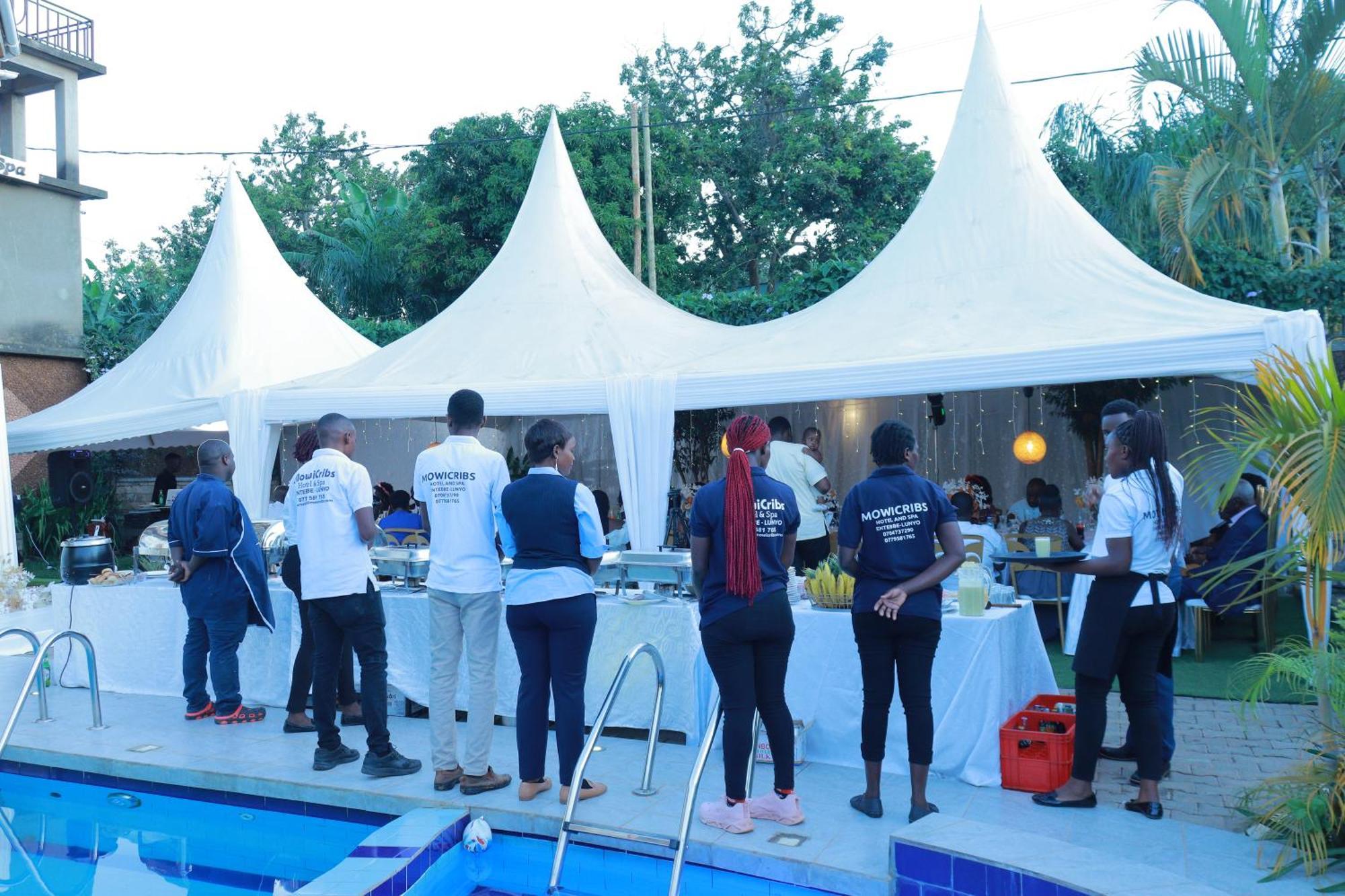 Mowicribs Hotel And Spa Entebbe Bagian luar foto